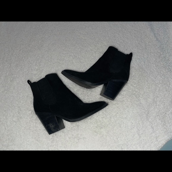 Black pointed toe booties - Picture 2 of 2